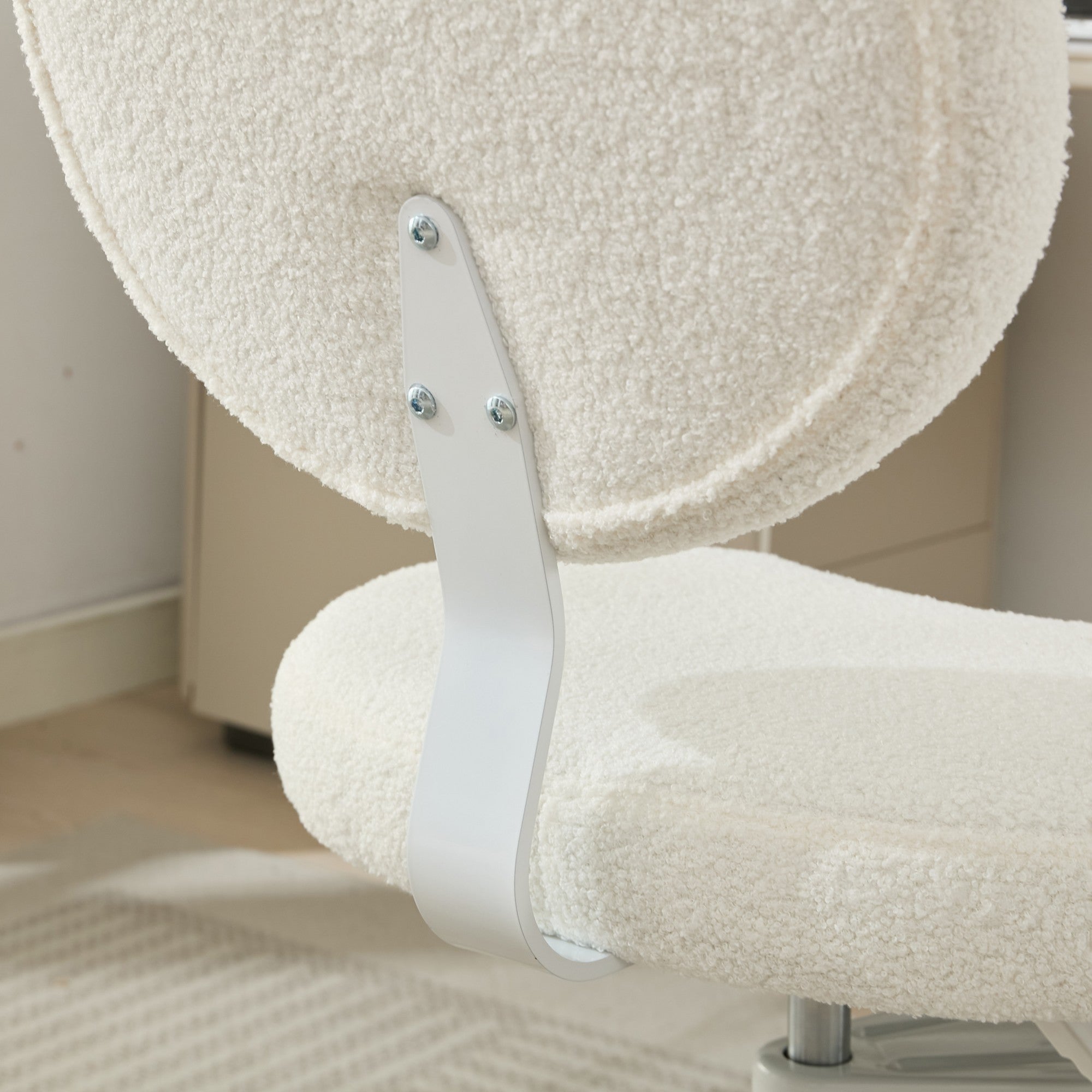 Plus-size seat cushion and memory foam layer