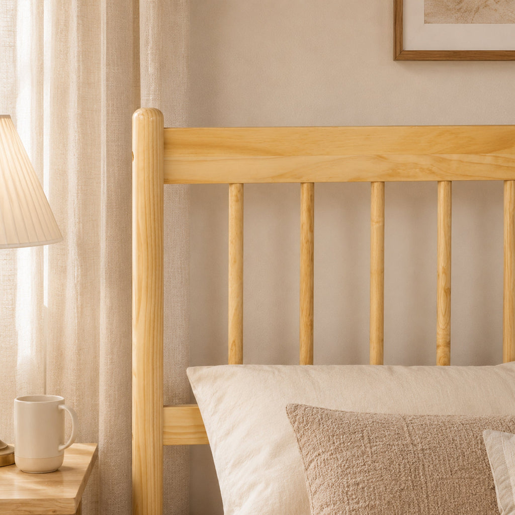 Traditional Style Queen Size Bed with Headboard and Footboard, Pinewood Bed with Strengthened Bed Frame ,Walnut