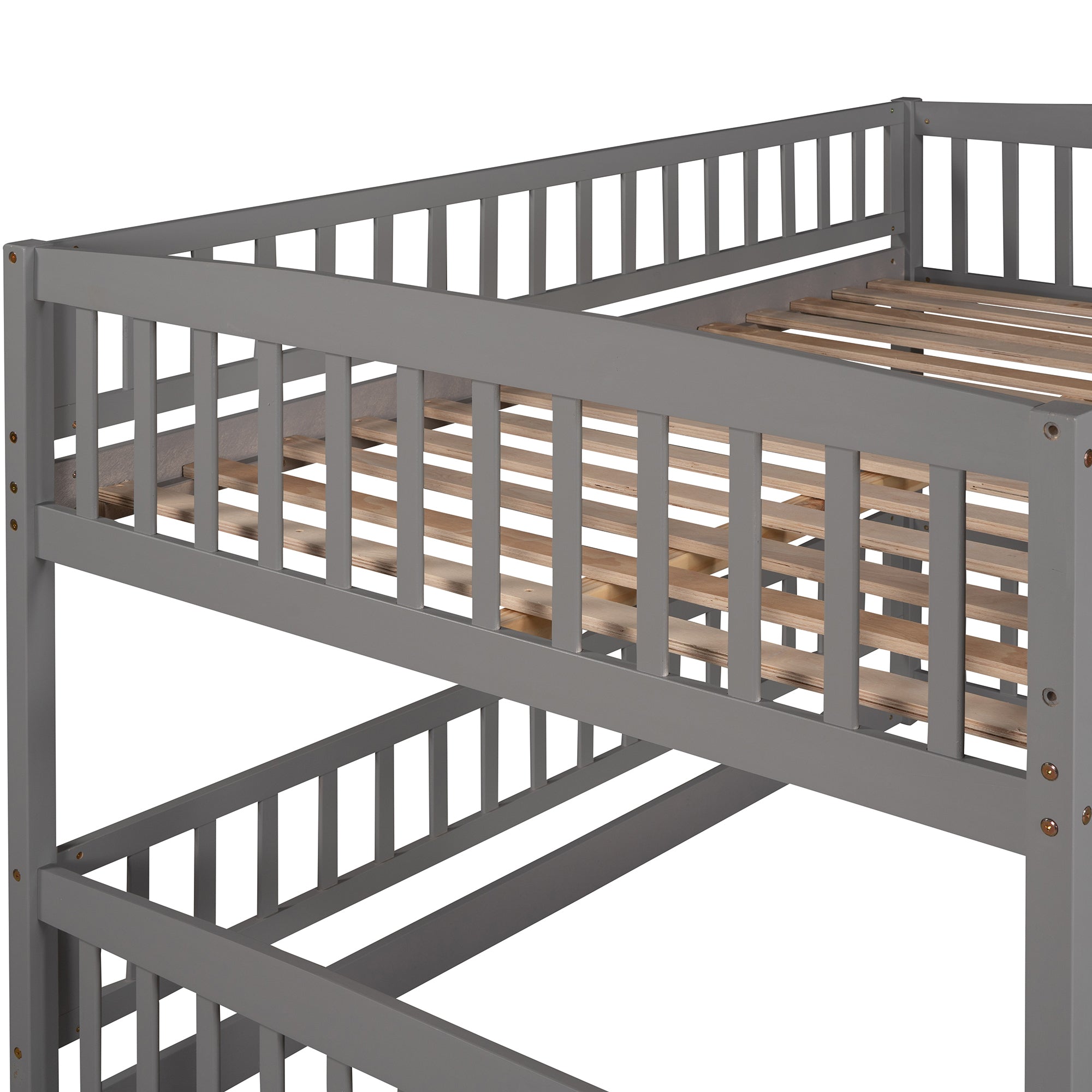 Low bunk bed fence door and open-row lower bunk layout
