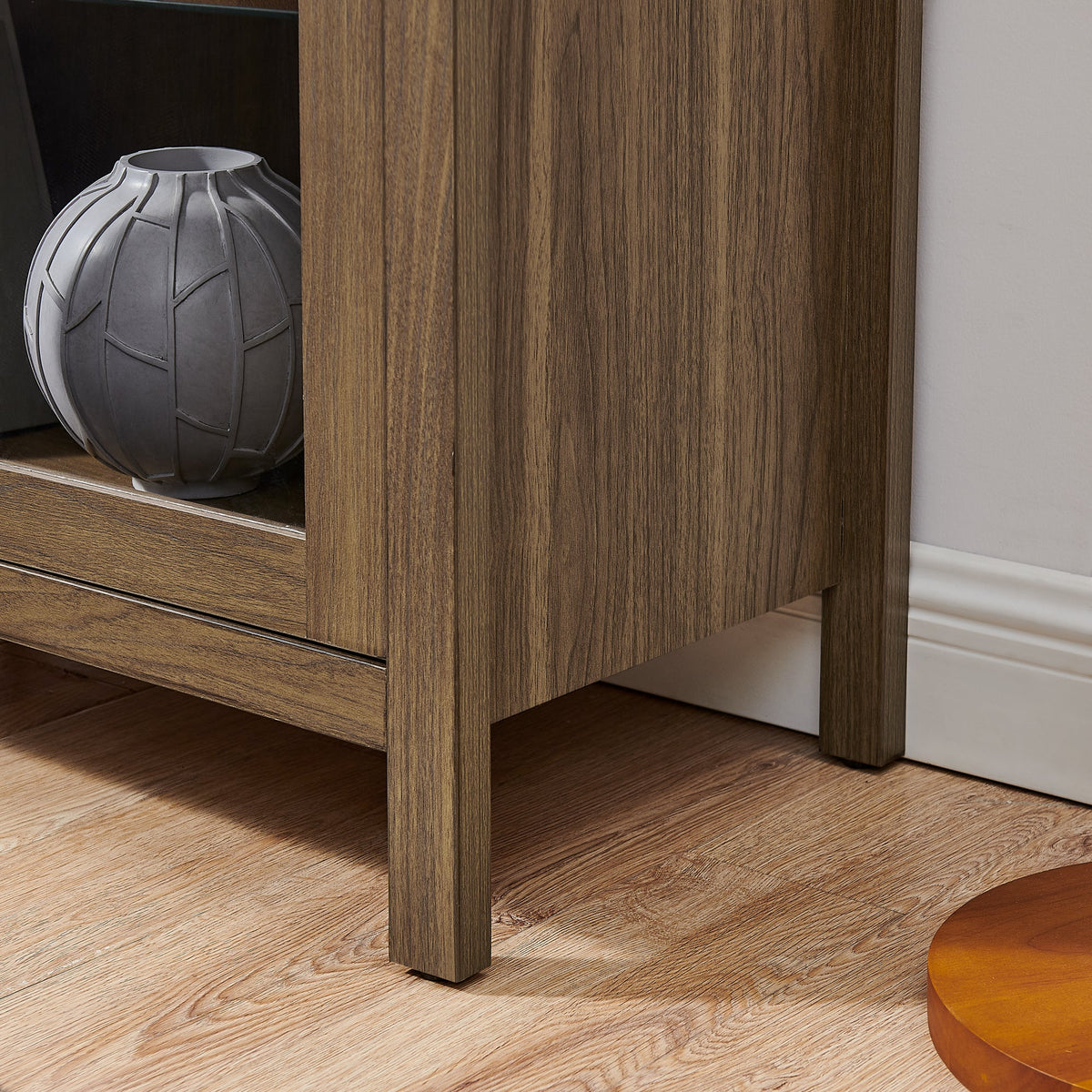 A high arched storage cabinet with a lamp, a modern retro-style wooden storage cabinet with adjustable glass partitions, suitable for use as a multi-functional cabinet in kitchens-Black