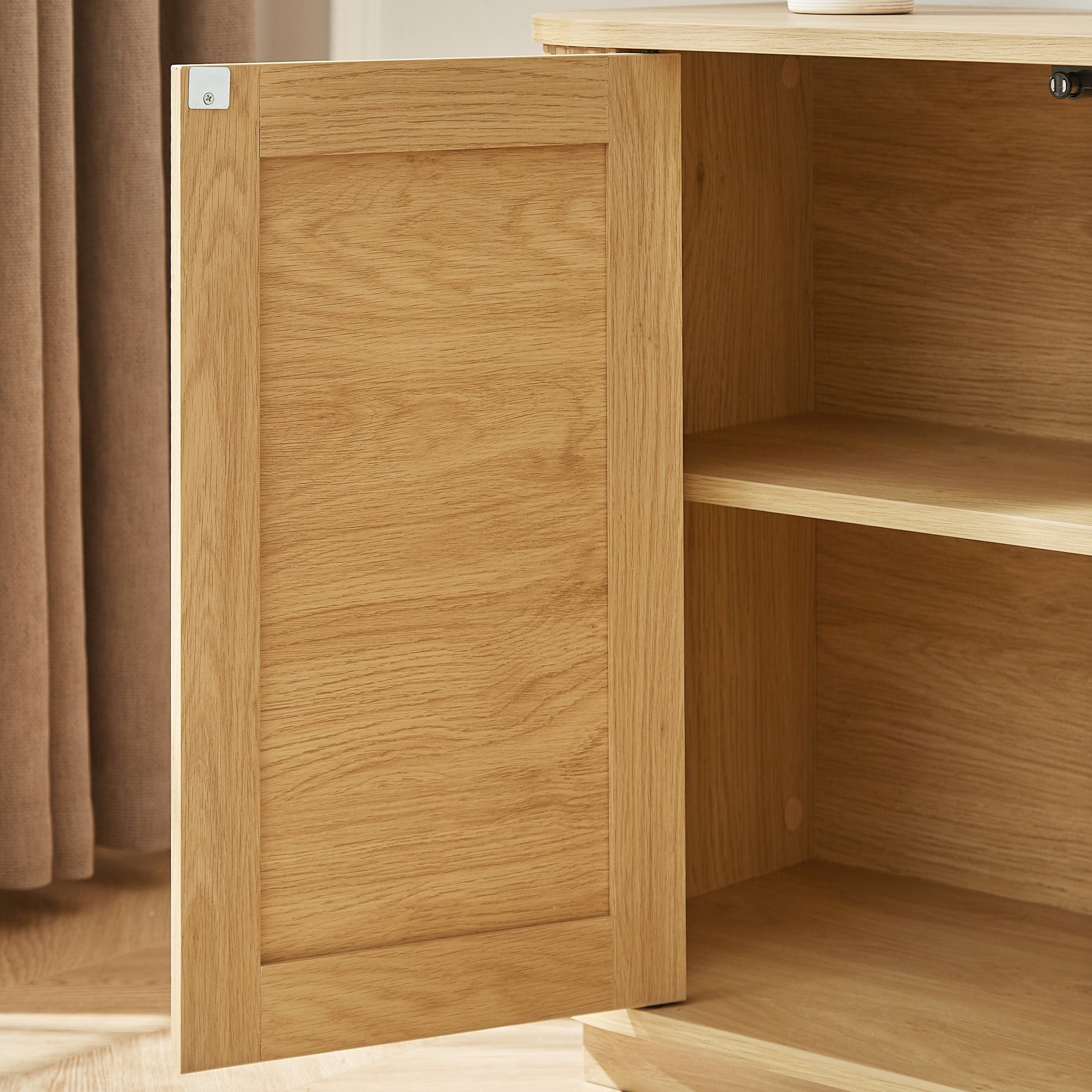 Adjustable shelf interior storage detail