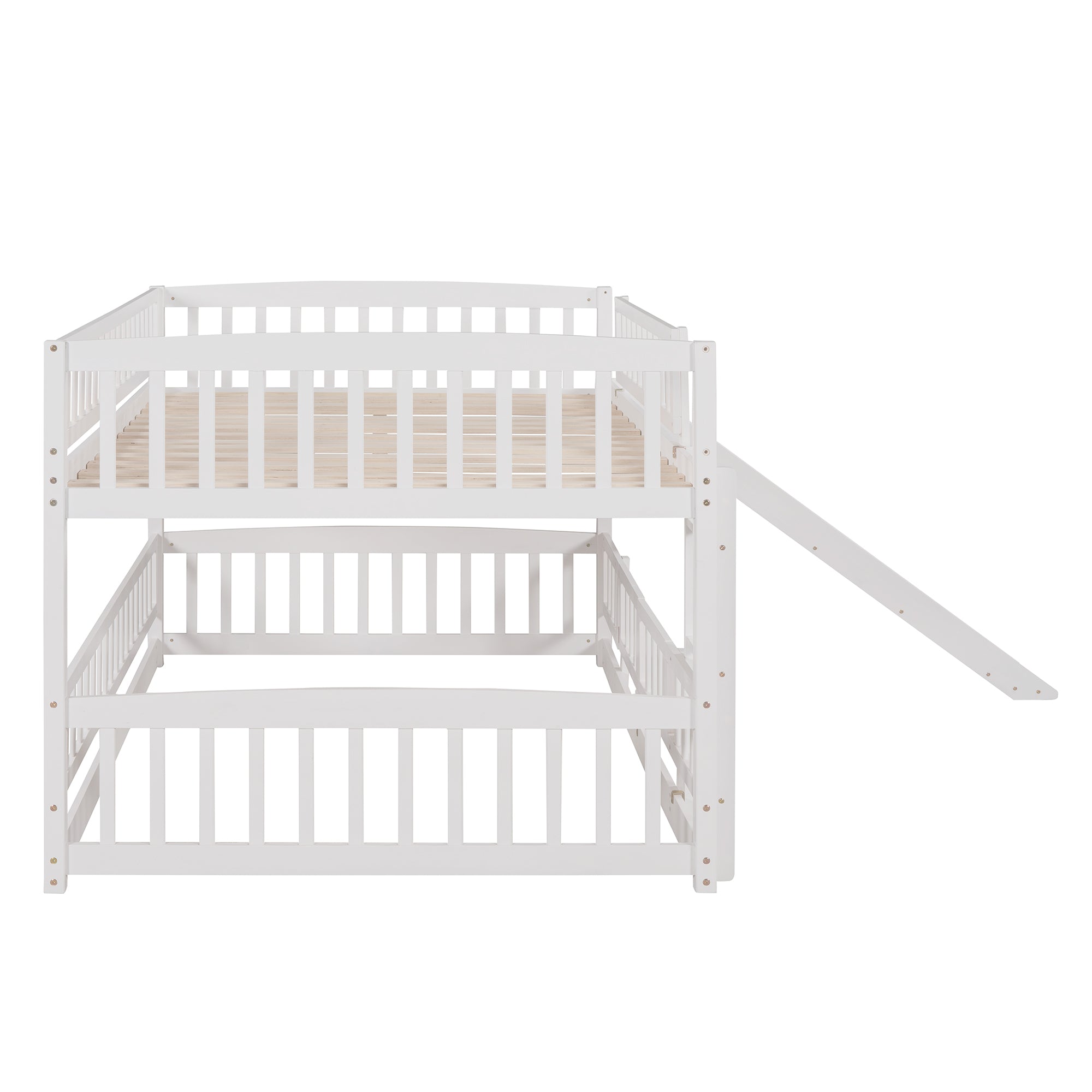 Detachable safety fence around lower bunk play space