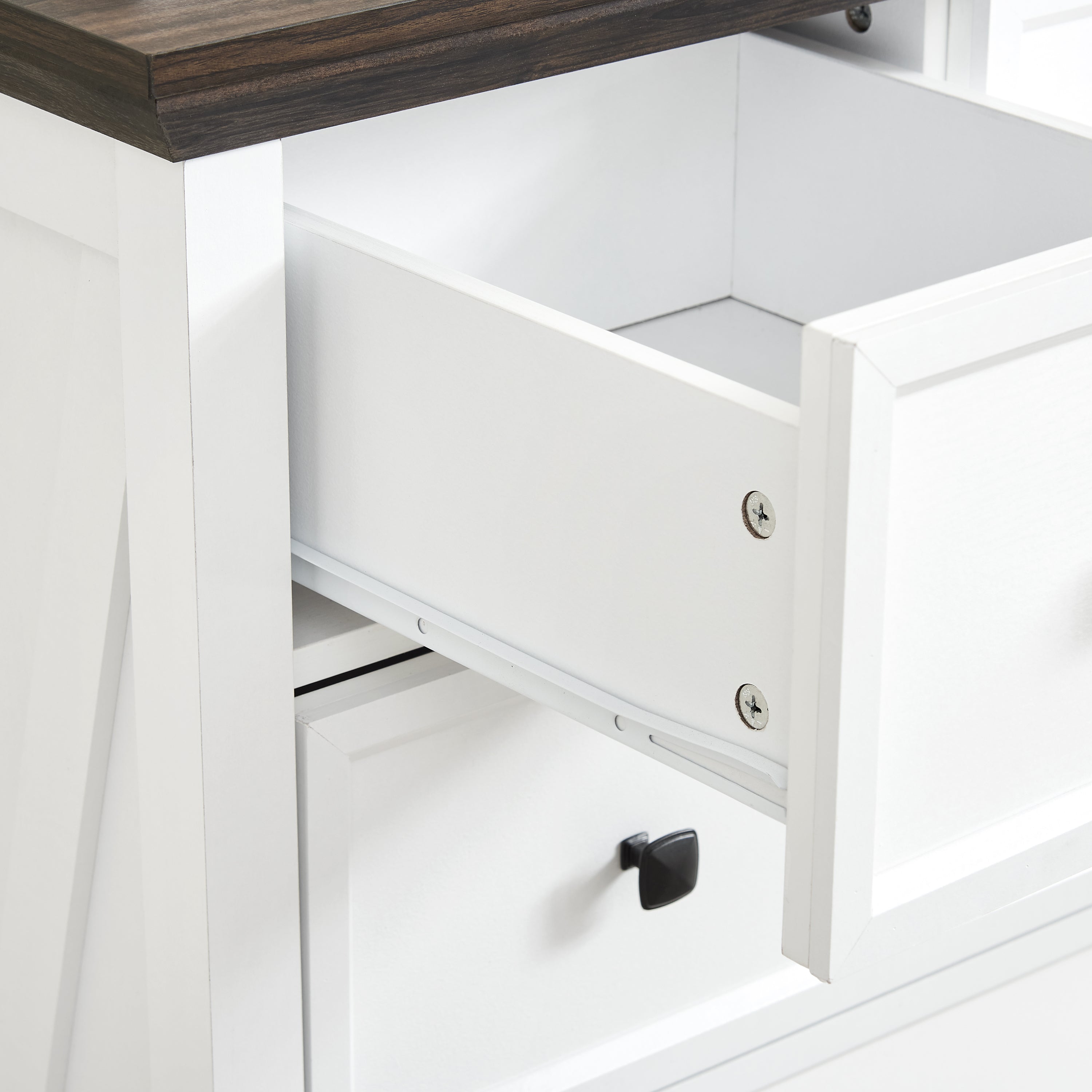 Farmhouse dresser top surface with lamp and décor