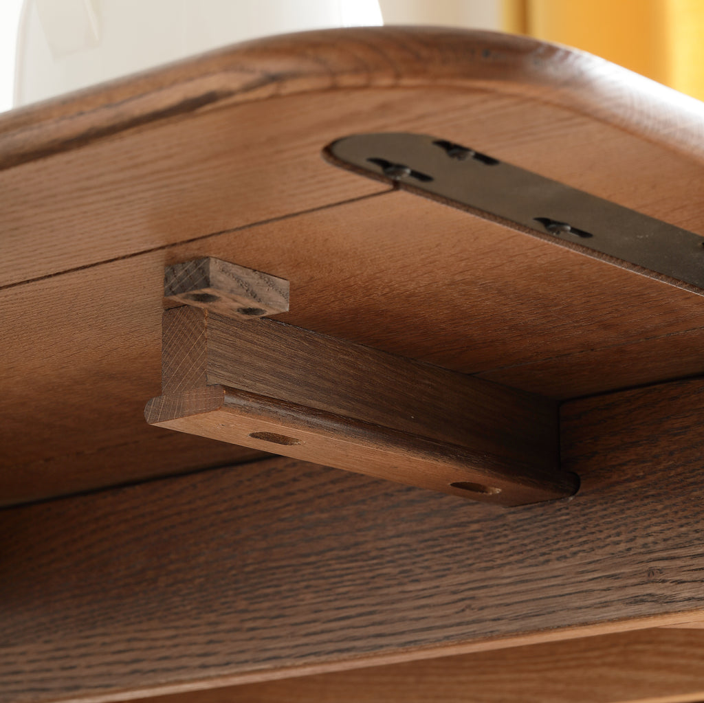 Extendable dining table telescopic mechanism detail