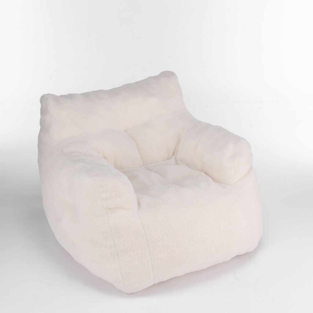 Ergonomic backrest tufted detail