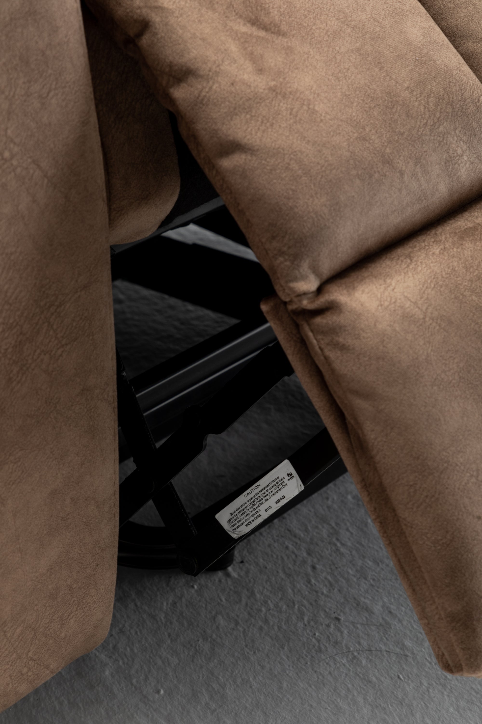 Power lift recliner metal and alloy frame detail